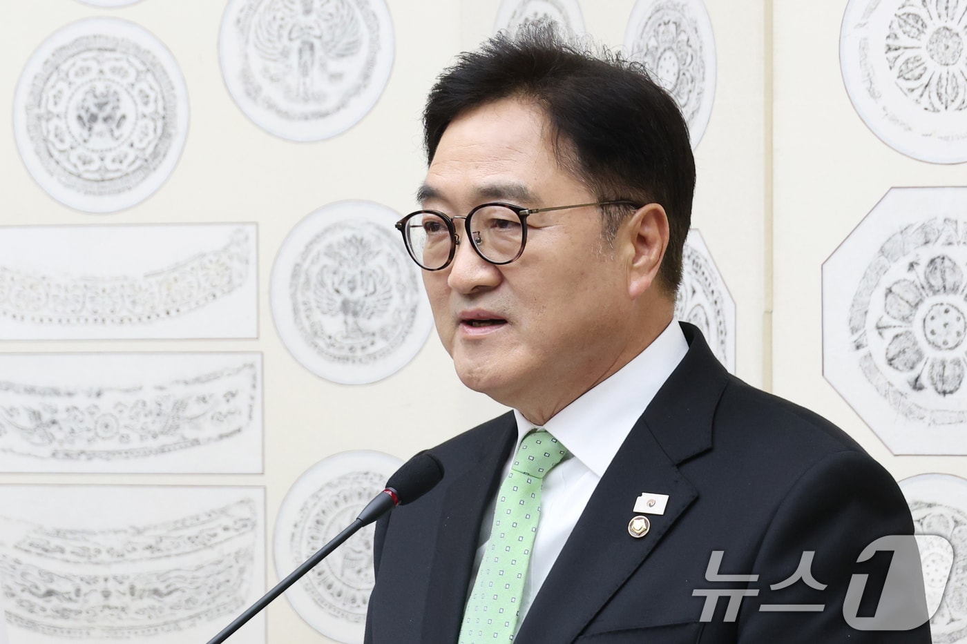 우원식 국회의장이 윤석열 전 대통령이 파면된 4일 오후 서울 여의도 국회에서 대국민 특별담화 발표를 하고 있다. 2025.4.4/뉴스1 ⓒ News1 이광호 기자