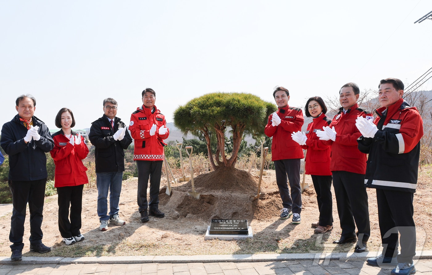 강원도는 지난 3일 고성 통일전망대에서 ‘제80회 식목일 기념행사’ 를 개최했다.(강원도 제공. 재판매 및 DB금지)/뉴스1
