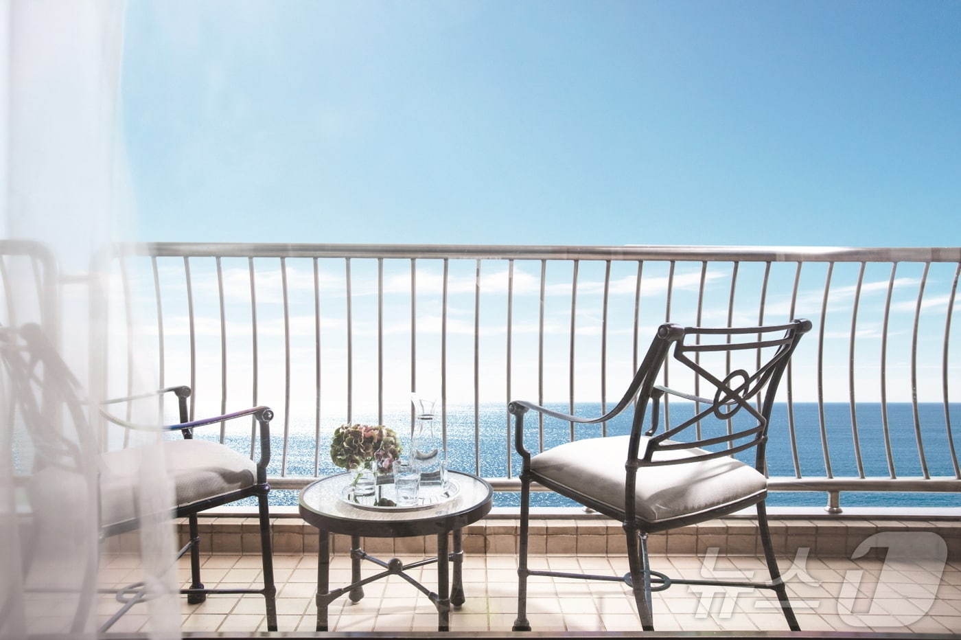 파라다이스 호텔 부산 디럭스 오션테라스 객실.(파라다이스 호텔 부산 제공. 재판매 및 DB 금지)