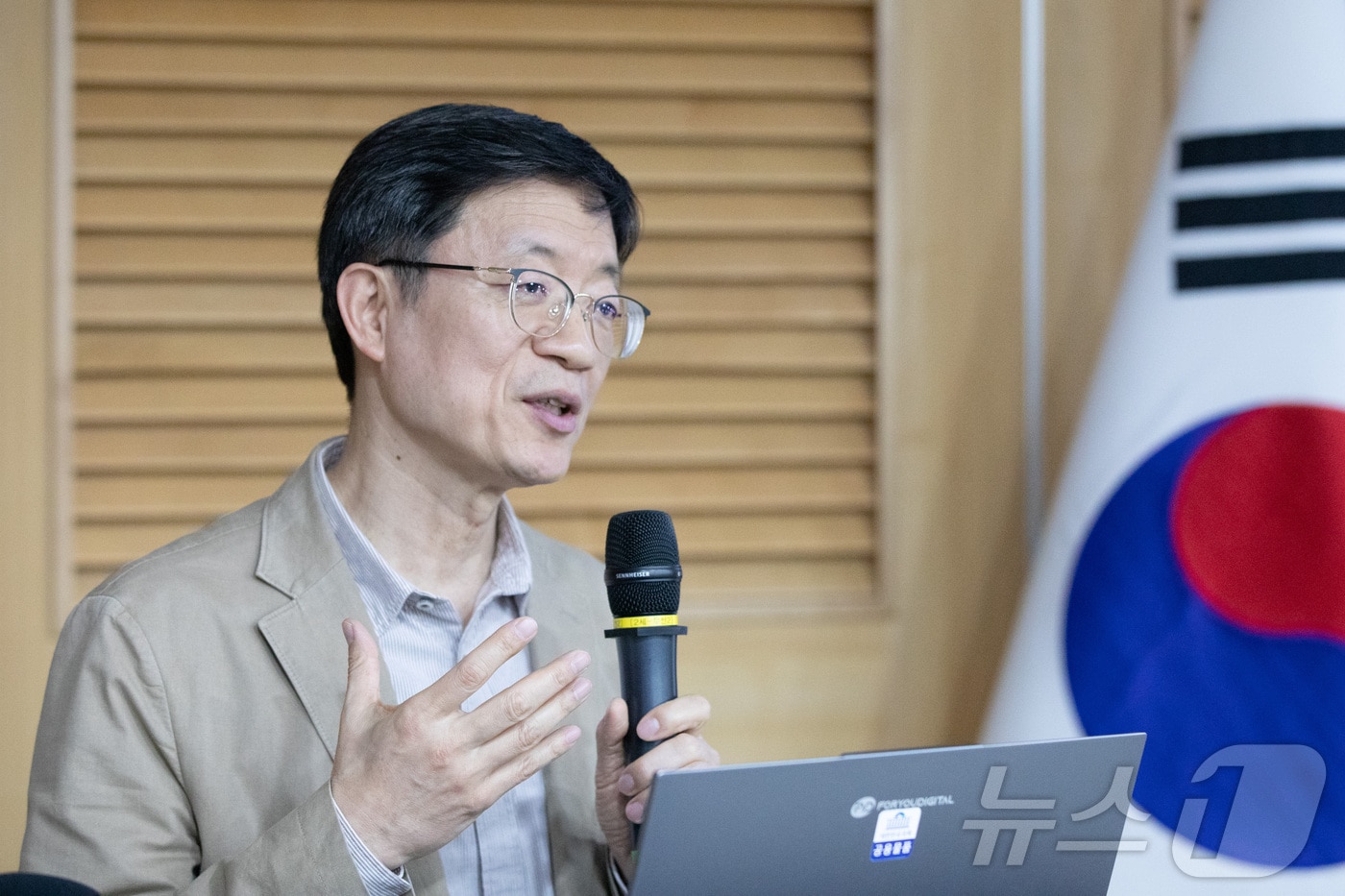 김현환 한국외국어대학교 교수는 △지원하되 간섭하지 않는 원칙 △시장실패의 보완 △현장에 답이 있다는 원칙 △혁신과 개선의 원칙을 견지할 때 비로소 문화정책의 올바른 방향을 찾을 수 있다고 말했다. 2025.4.7/뉴스1
