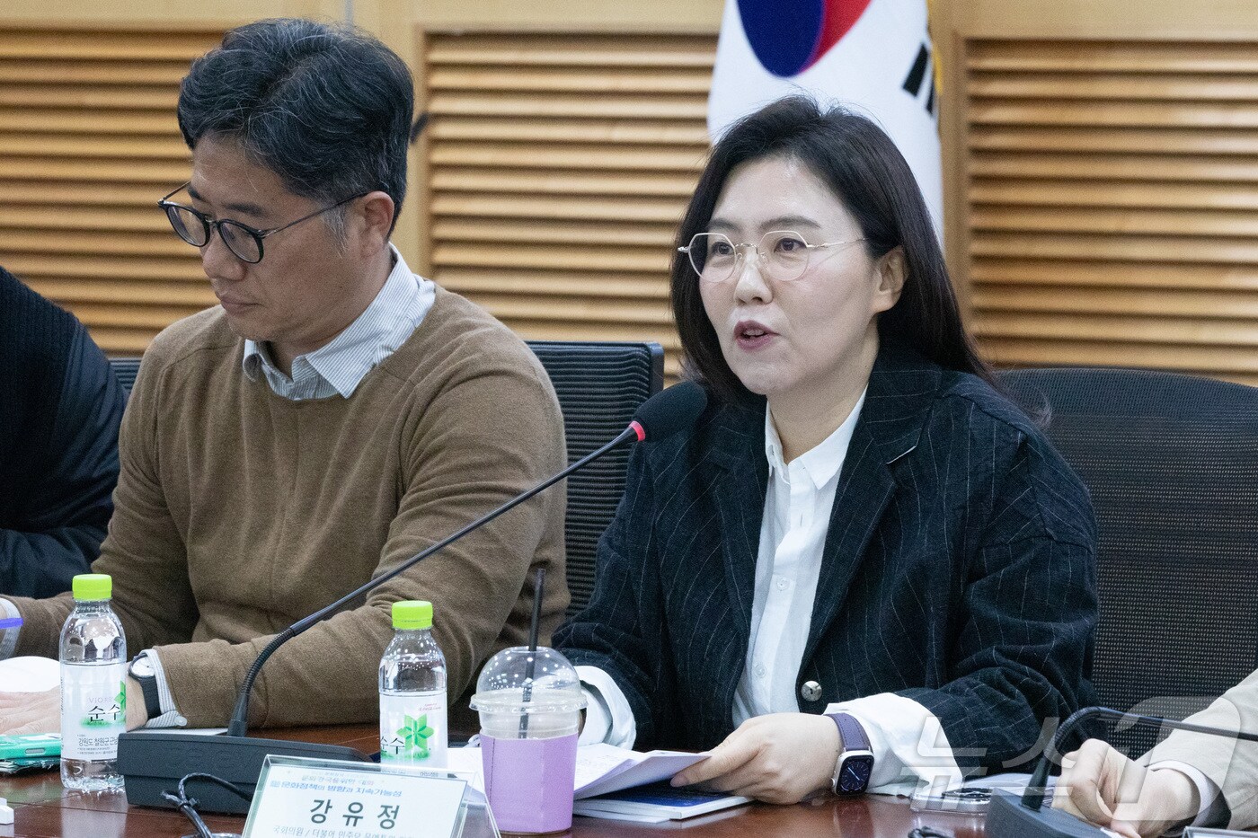 민주당 문화예술특별위 강유정 위원장은  &#39;문화한국 2035&#39;에서 △공공성 약화와 정부 역할 축소 △ 지역 균형 발전 전략의 실효성 부족 △문화예술 노동권과 창작자 지원 부족 △산업과 AI 중심의 접근 법이 가져올 수 있는 부작용에 대한 고려 등이 미흡하다고 밝혔다.  2025.4.7/뉴스1