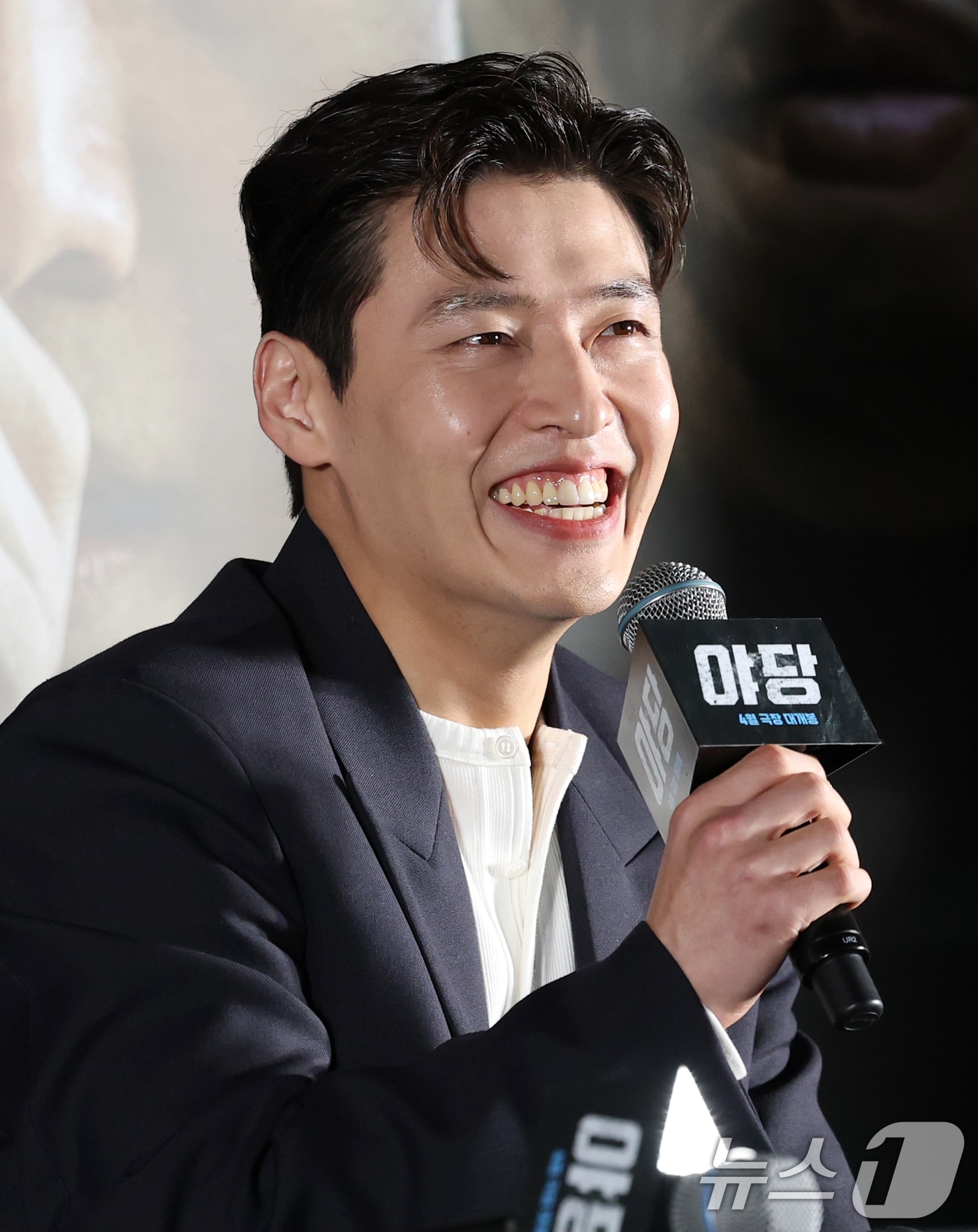 배우 강하늘이 7일 서울 강남구 메가박스 코엑스에서 열린 영화 '야당'(감독 황병국) 언론시사회에 참석해 인사말을 하고 있다. ‘야당’은 대한민국 마약판을 설계하는 브로커 ‘야당’, 더 높은 곳에 오르려는 ‘검사’, 마약 범죄 소탕에 모든 것을 건 ‘형사’가 서로 다른 목적을 가지고 엮이며 펼쳐지는 범죄 액션이다, 2025.4.7/뉴스1 ⓒ News1 권현진 기자