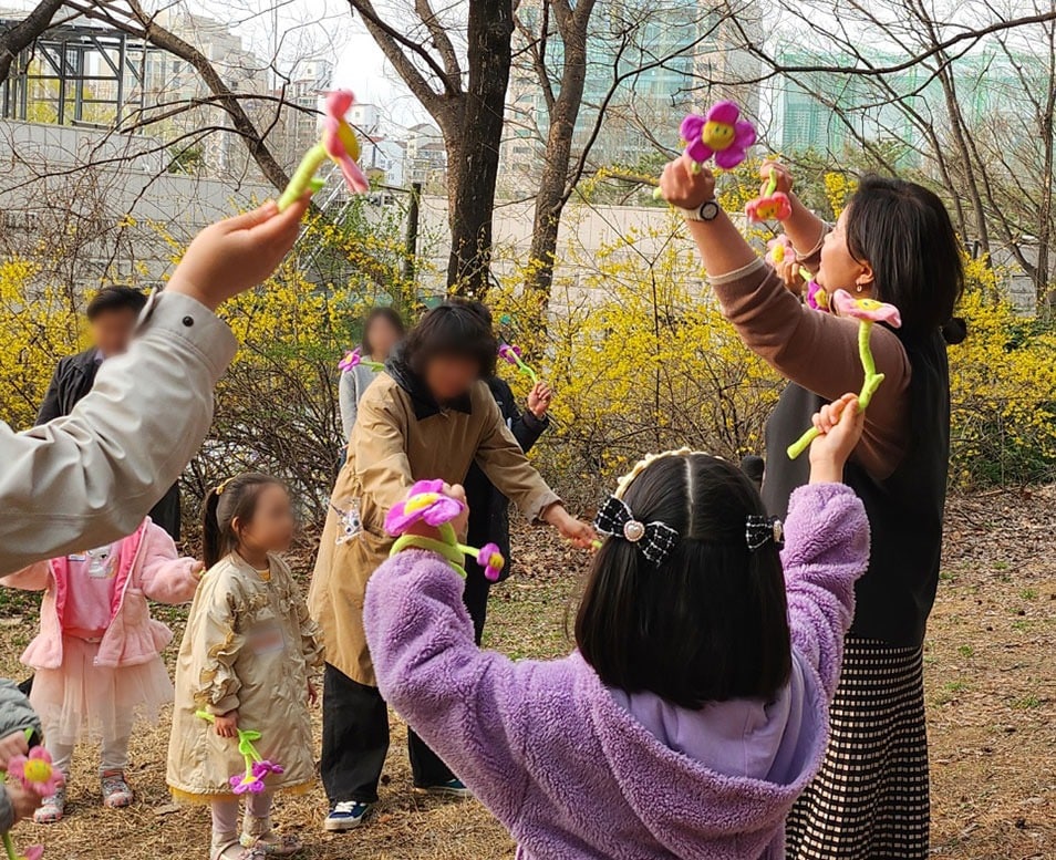 역사생태탐험대 교육 프로그램 알록달록 꽃이랑 두근두근 봄 소풍(서울시 제공)