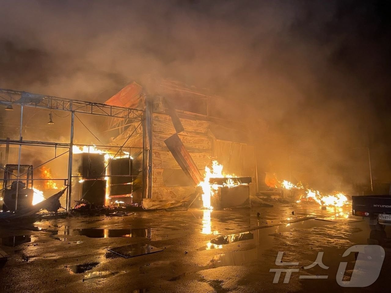 화재현장(경기도소방재난본부 제공.재판매 및 DB금지)