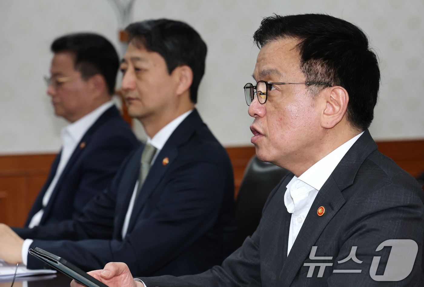 최상목 경제부총리 겸 기획재정부 장관이 8일 서울 종로구 정부서울청사에서 열린 경제관계장관간담회에서 발언을 하고 있다. 2025.4.8/뉴스1 ⓒ News1 임세영 기자