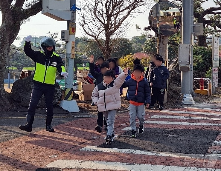 제주도자치경찰단이 실시한 어린이 교통안전교육 모습.(제주도자치경찰단 제공. 재판매 및 DB 금지)