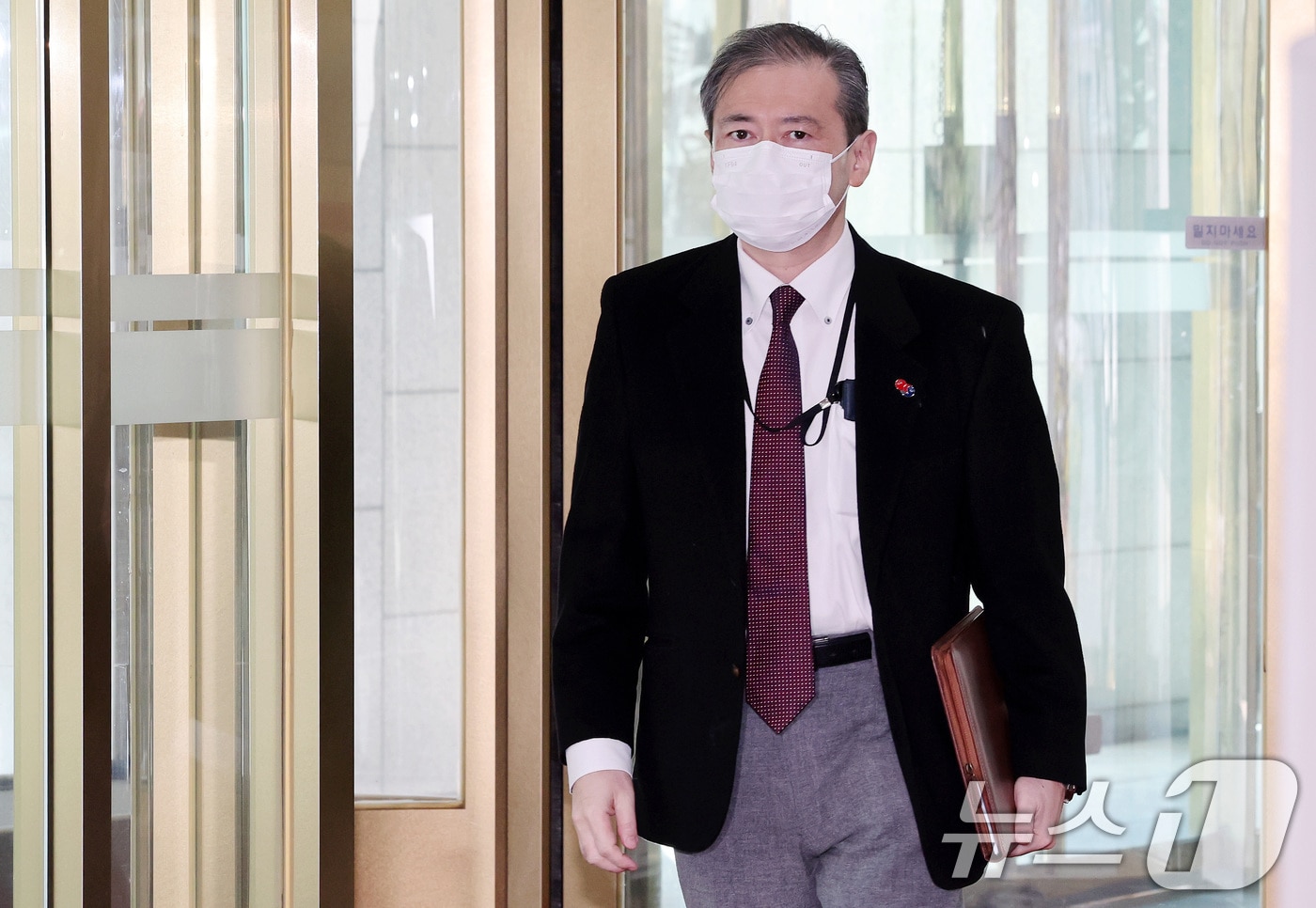 미바에 다이스케 주한일본대사관 총괄공사가 8일 서울 종로구 정부서울청사 외교부로 초치되고 있다. 2025.4.8/뉴스1 ⓒ News1 이동해 기자