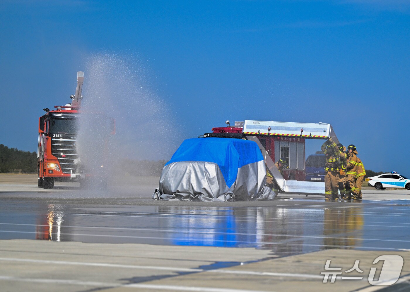 공군 18전투비행단 전기차 화재진압 합동훈련.&#40;공군 18전비 제공, 재판매 및 DB 금지&#41; 2025.4.8/뉴스1
