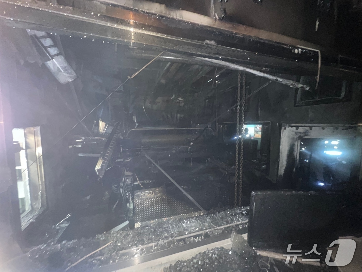 8일 오전 부산 남구 감만동 철강 제조 공장 화재 현장.(부산소방재난본부 제공. 재판매 및 DB 금지)