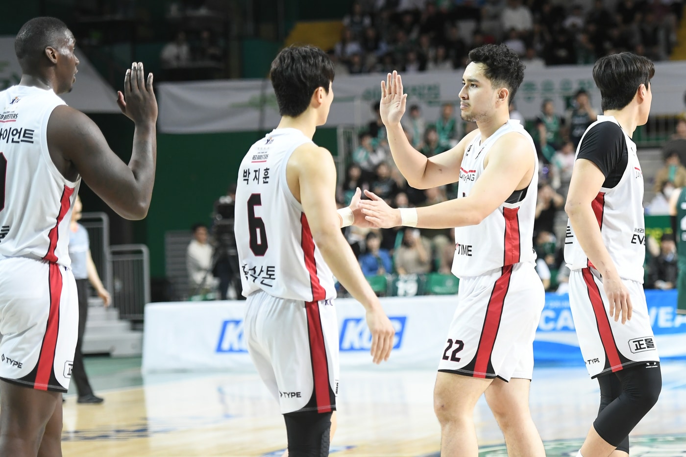 안영 정관장이 8일 원주 DB를 꺾고 6위로 6강 플레이오프에 진출했다. (KBL 제공)