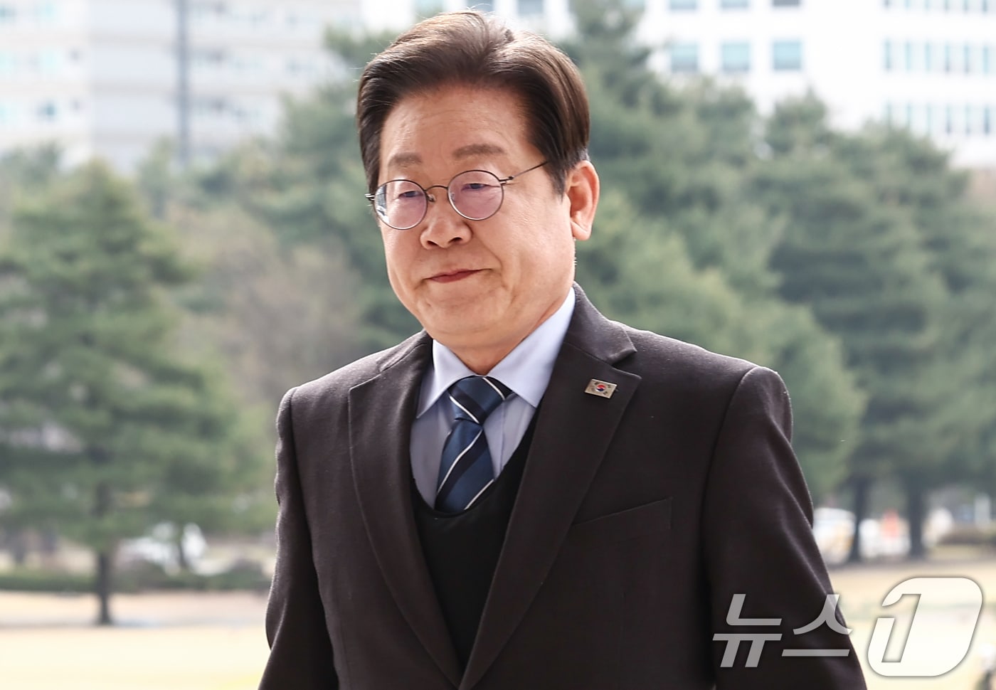 이재명 더불어민주당 대표가 9일 오전 서울 여의도 국회에 도착해 이동하고 있다. 2025.4.9/뉴스1 ⓒ News1 김민지 기자