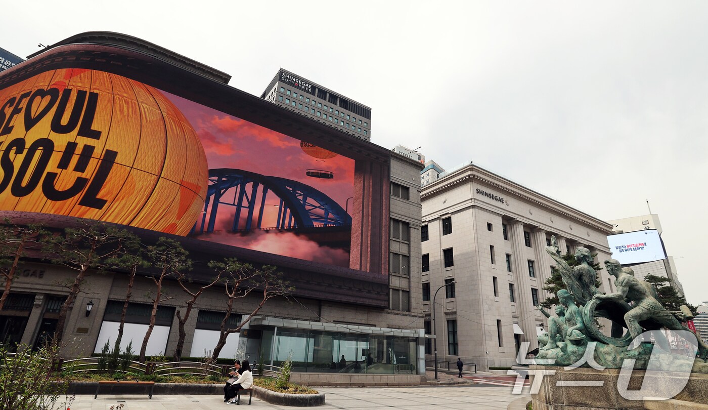 신세계백화점이 옛 제일은행 본점을 매입해 10년간 쇼핑과 문화의 복합 공간으로 공들여 단장한 '더 헤리티지'. (자료사진) 2025.4.9/뉴스1 ⓒ News1 오대일 기자