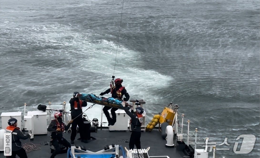 응급환자 헬기 이송 모습, (태안해경 제공. 재판매 및 DB금지)/뉴스1 