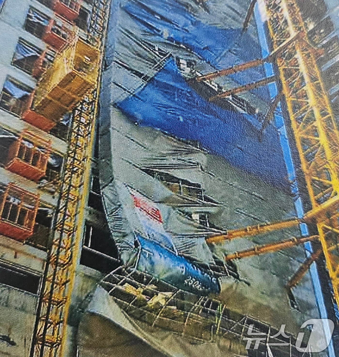 9일 광주 서구에 따르면 전날 낮 12시 37분쯤 화정동 한 아파트 신축공사장에서 가설물 휘어짐 사고가 발생했다.(광주 서구 제공. 재판매 및 DB금지)/뉴스1