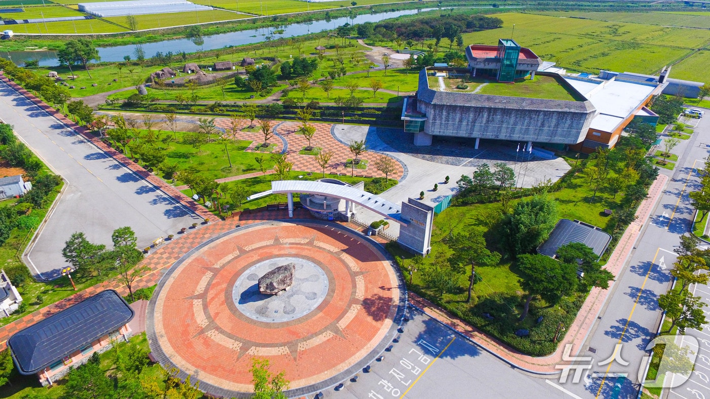 고창 고인돌박물관이 가정의 달을 맞아 어린이날과 석가탄신일 연휴를 맞아 특별 이벤트를 마련했다. 고인돌박물관 전경(고창군 제공, 재판매 및 DB금지)