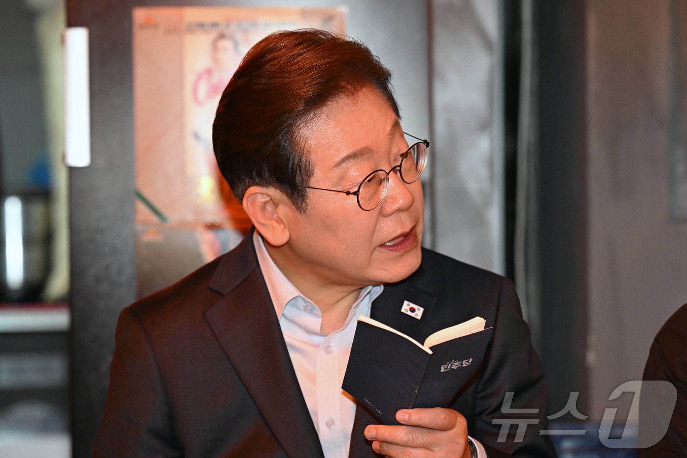 이재명 더불어민주당 대통령 후보가 1일 서울 종로구의 한 음식점에서 열린 비전형 노동자 간담회에 참석해 발언하고 있다. (공동취재) 2025.5.1/뉴스1 ⓒ News1 이재명 기자