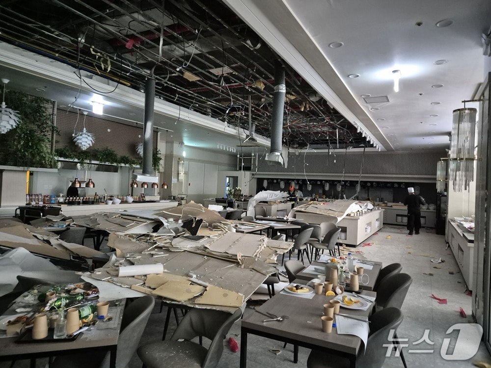  천안 동남 다가동 예식장 사고 현장. (천안동남소방서 제공, 재판매 및 DB 금지) / 뉴스1