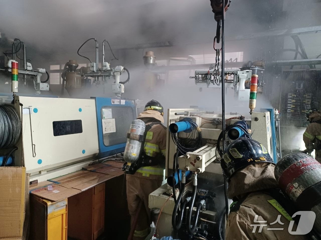 11일 오전 7시 32분쯤 경기 부천시 오정구 삼정동 1층짜리 공장에서 화재가 발생했다.(부천소방서 제공. 재배포 및 DB금지)2025..5.11/뉴스1