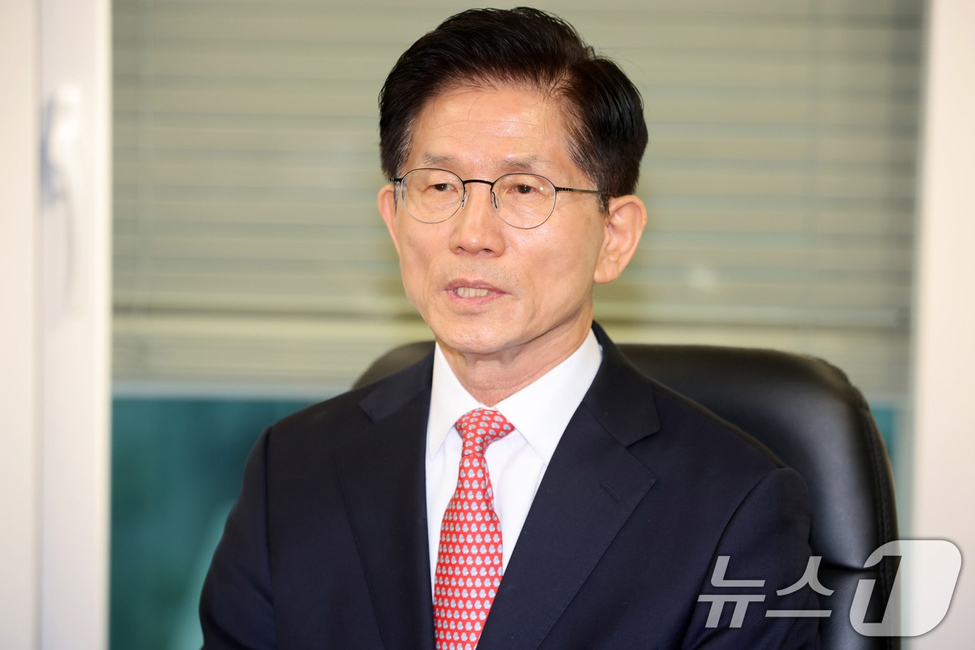 김문수 국민의힘 대선후보와 한덕수 전 국무총리가 11일 서울 여의도 국민의힘 대선후보 사무실에서 회동을 갖고 있다. (공동취재) 2025.5.11/뉴스1 ⓒ News1 이광호 기자