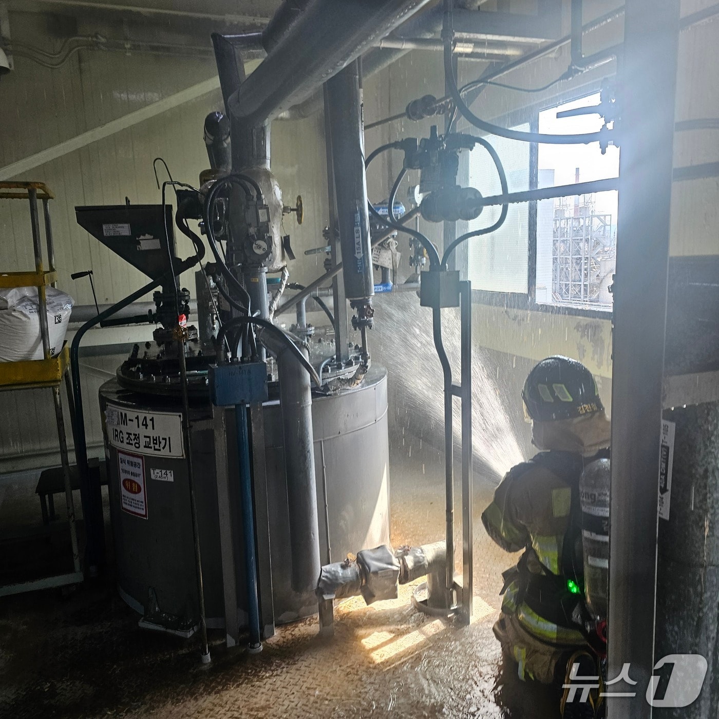 12일 오전 9시 40분께 전북자치도 전주시 덕진구 팔복동 한 플라스틱 원료 생산 공장에서 불이 났다.(전북소방 제공. 재판매 및 DB금지)