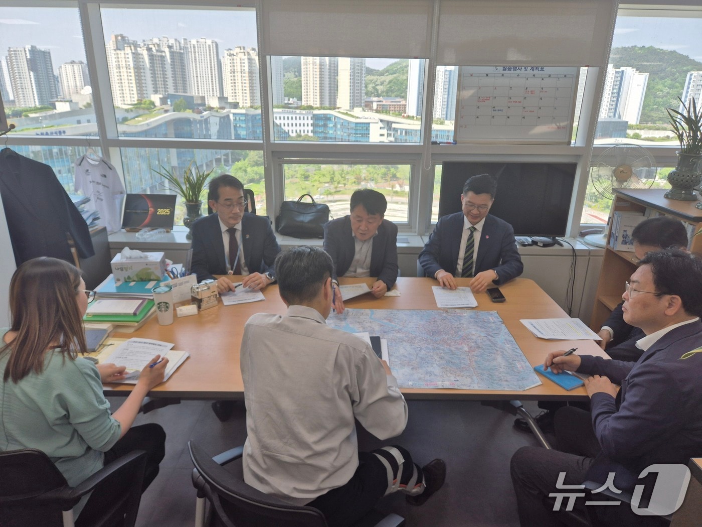 울산·부산·양산 3개 시도 실·국장은 12일 오후 기획재정부와 국토교통부를 방문해 광역철도의 예비타당성 조사 통과를 건의했다.&#40;울산시 제공. 재판매 및 DB 금지&#41; /뉴스1