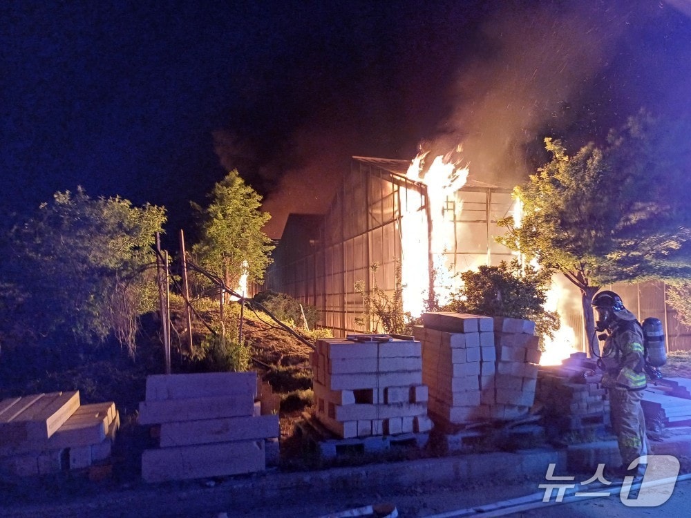 아산 도고면 봉농리 식물원 화재 현장. (아산소방서 제공, 재판매 및 DB 금지) / 뉴스1 
