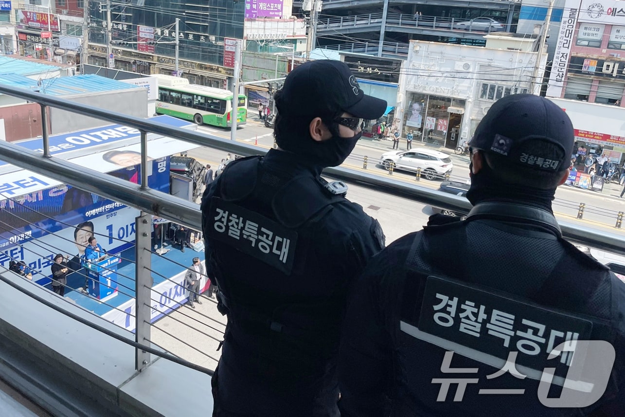 이재명 더불어민주당 대통령 후보가 경북 구미역 광장에서 집중 유세를 하는 가운데 13일 경찰특공대원들이 경호·경비 활동을 하고 있다. (공동취재) (사진은 기사 내용과 무관함) 2025.5.13/뉴스1 ⓒ News1 안은나 기자