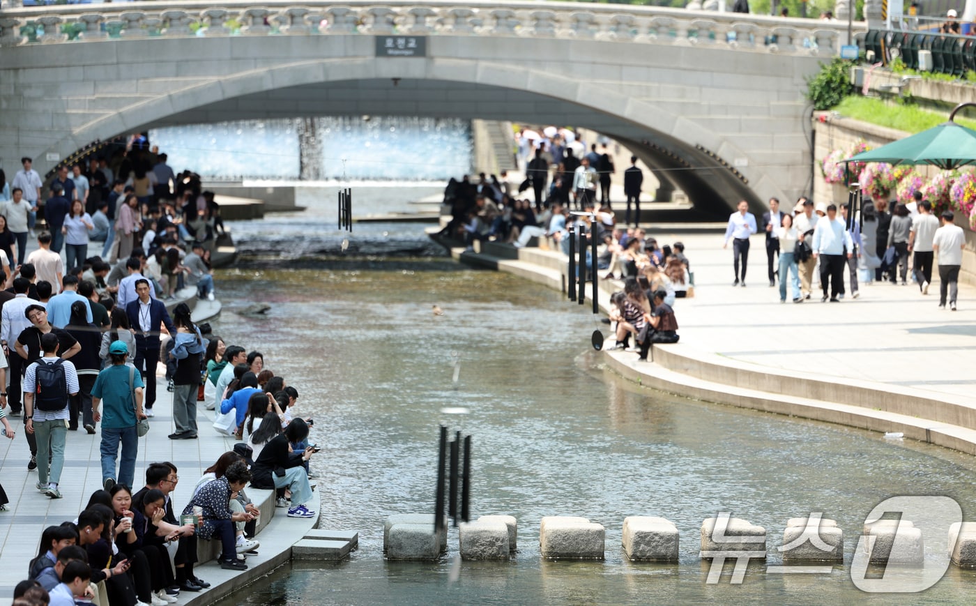 중소기업 AI 전환 지원 본격화...'AI 특화 공동훈련센터' 20곳 모집 - 뉴스 썸네일 이미지