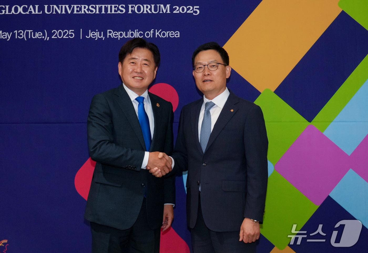 오영훈 제주도지사와 손재일 한화에어로스페이스·한화시스템 대표 (제주도 제공. 재판매 및 DB 금지)/뉴스1