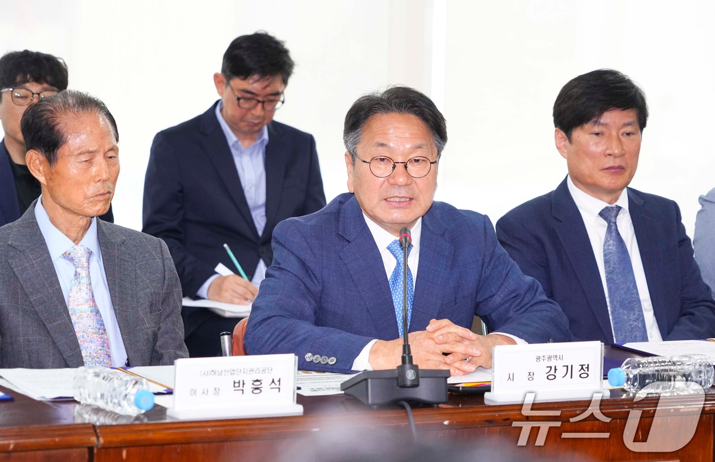 강기정 광주시장이 13일 광산구 하남근로자종합복지관에서 열린 '근로자·소상공인 투표 참여 보장 약속' 행사에 참석해 인사말을 하고 있다.(광주시 제공. 재판매 및 DB 금지) 2025.5.13/뉴스1