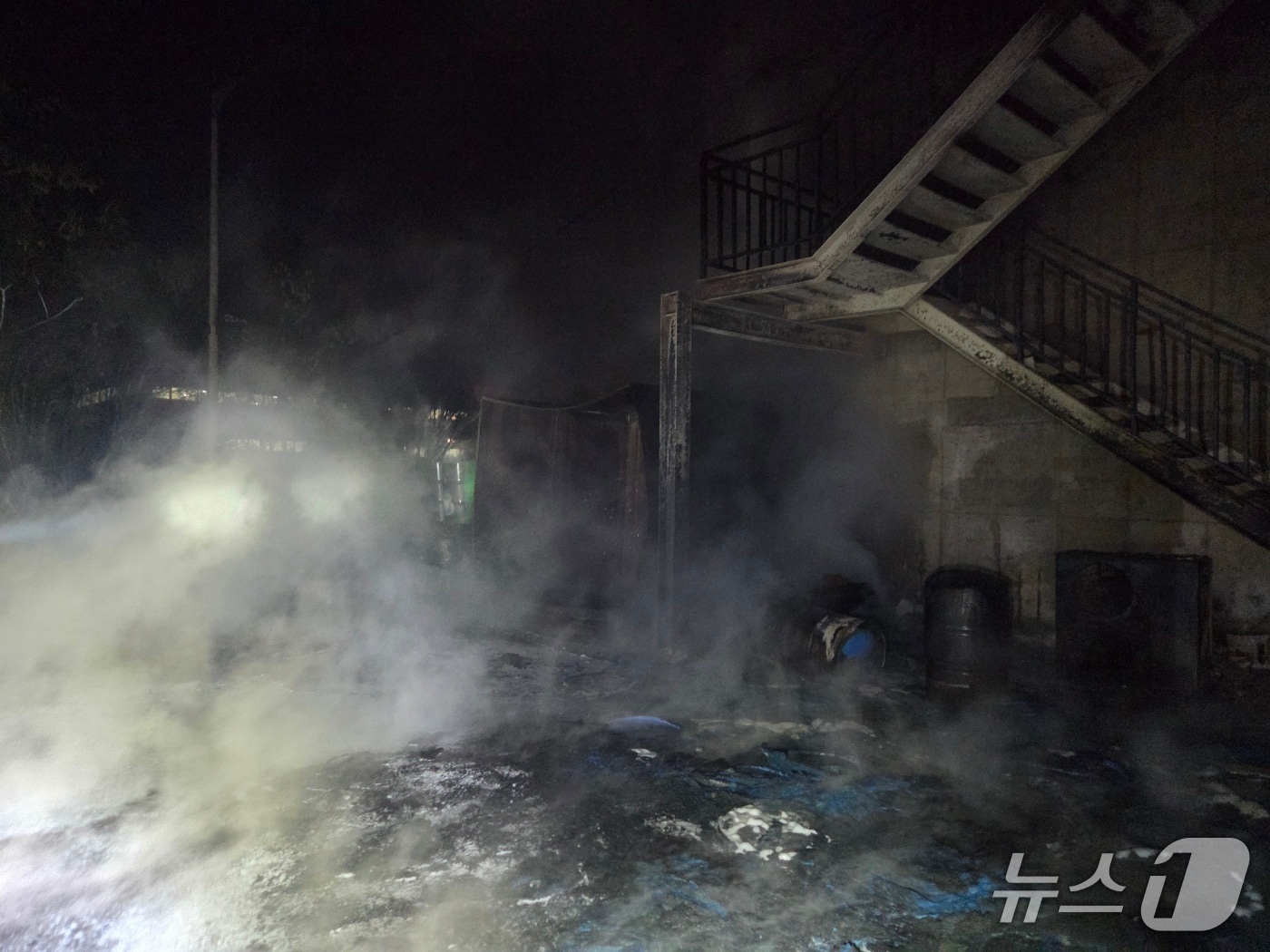 천안 동남 풍세면 공장 화재 현장. (천안동남소방서 제공, 재판매 및 DB 금지) / 뉴스1