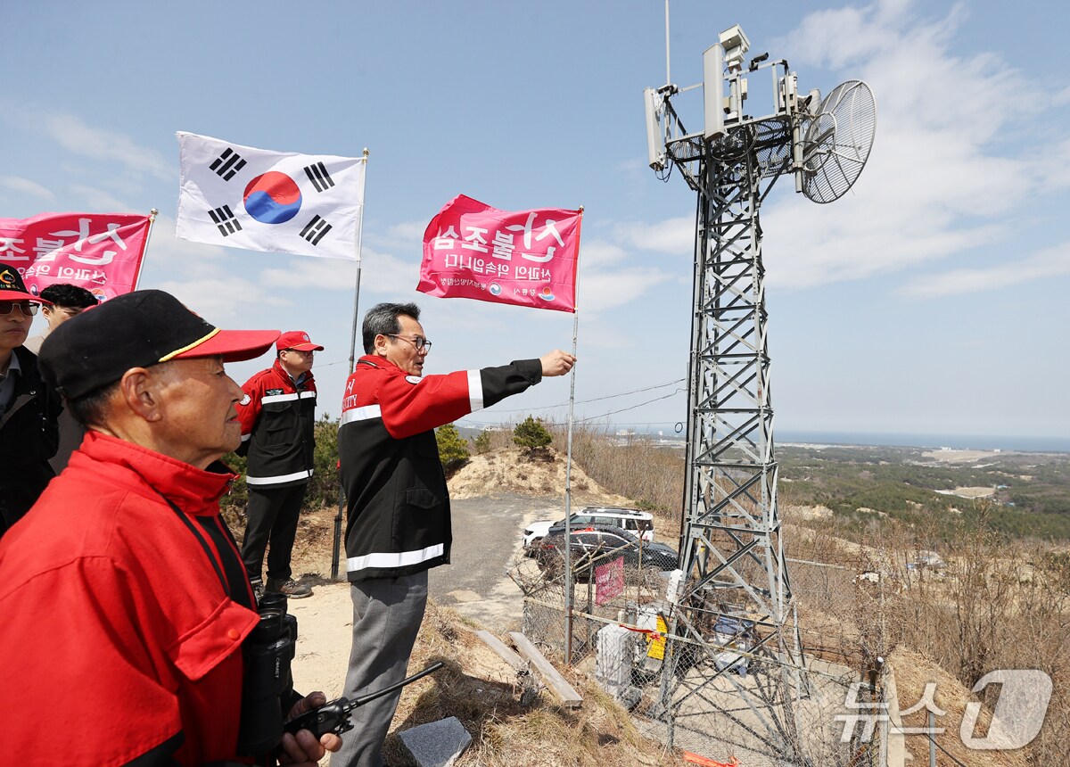 산불 취약지 점검하는 김홍규 강원 강릉시장.(강릉시 제공, 재판매 및 DB 금지) 2025.5.14/뉴스1