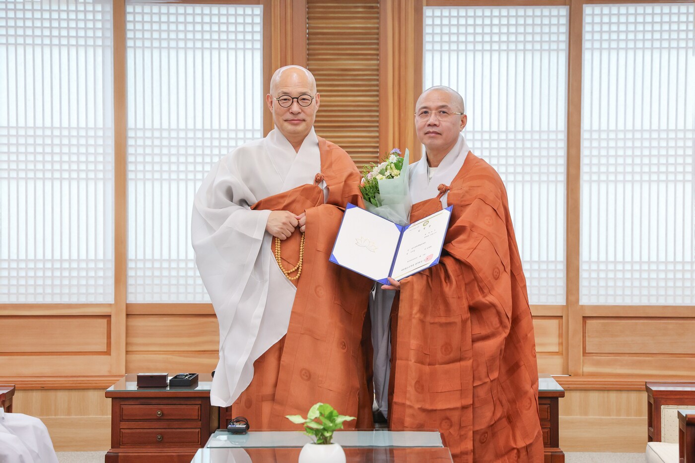 조계종 복지정책특보 일운스님(오른쪽)