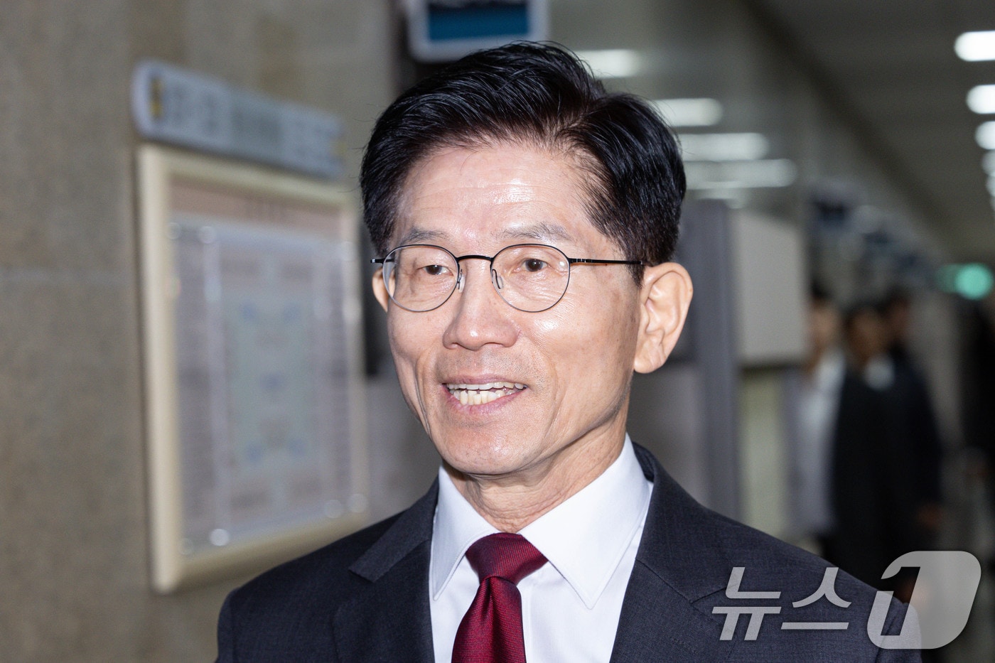 김문수 국민의힘 대통령 후보가 15일 오전 서울 여의도 국회에서 열린 중앙선대위 회의 및 중앙선대위 임명장 수여식에 참석하고 있다. 2025.5.15/뉴스1 ⓒ News1 이재명 기자