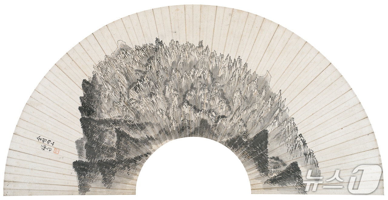 대구간송미술관은 15일 겸재 정선, 단원 김홍도, 혜원 신윤복 등 대가들의 작품을 비롯한 산수화와 서예 작품 등 22건, 32점을 새롭게 선보인다고 밝혔다. 사진은 겸재 정선의 '금강내산'. (간송미술문화재단 제공. 재판매 및 DB 금지)/뉴스1