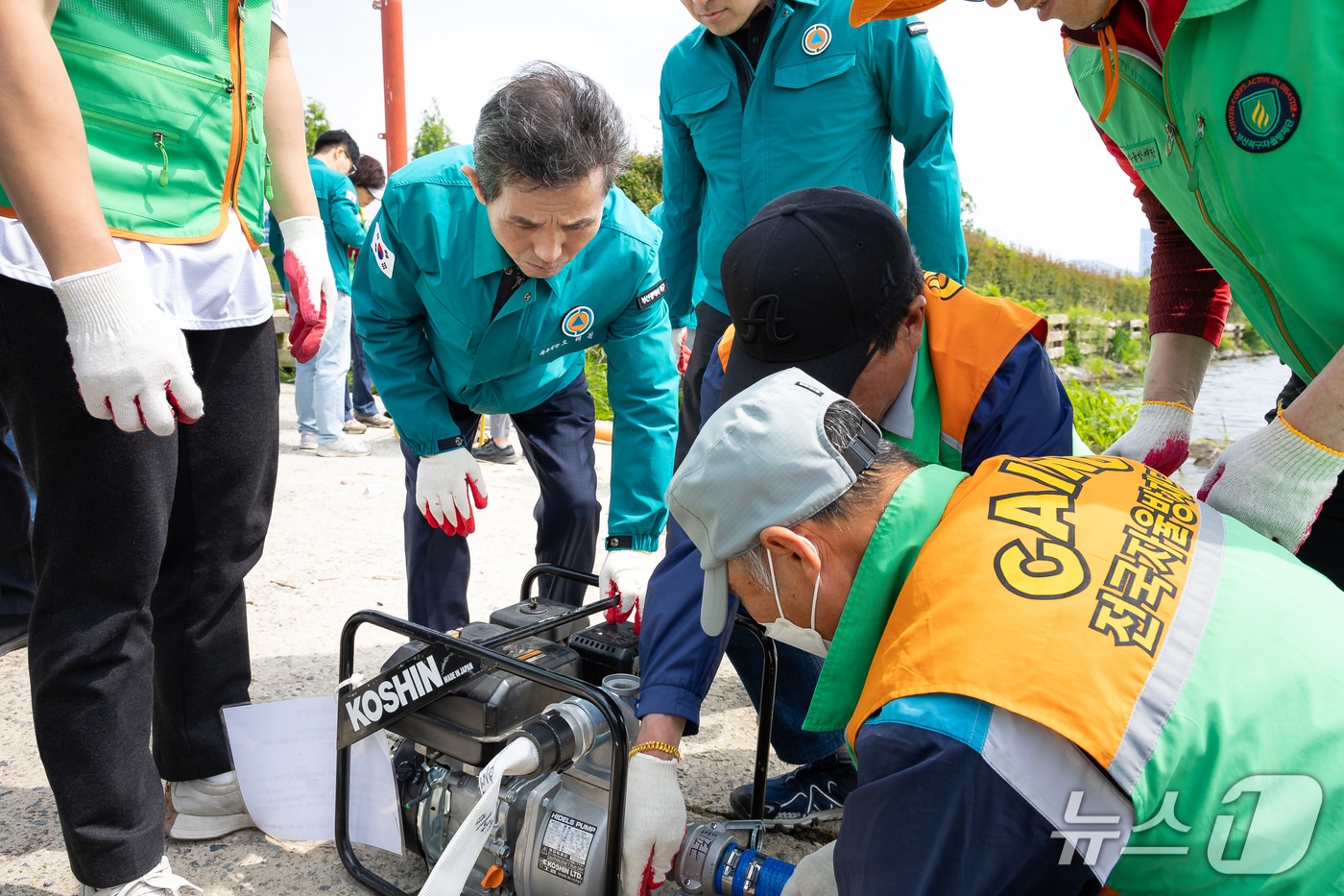 부산 북구 화명생태공원 계류장에서 '2025년 수방장비 가동훈련'이 진행되고 있다. (부산 북구 제공. 재판매 및 DB 금지)