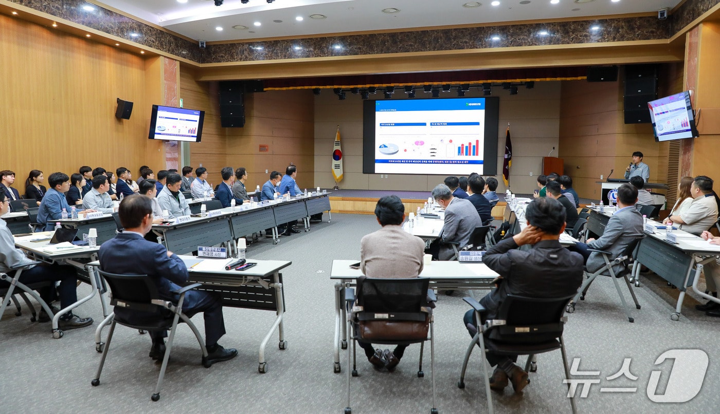 15일 울산항만공사 다목적홀에서 대미 관세정책 대응 고객 간담회가 열리고 있다. (울산항만공사 제공. 재판매 및 DB 금지) /뉴스1