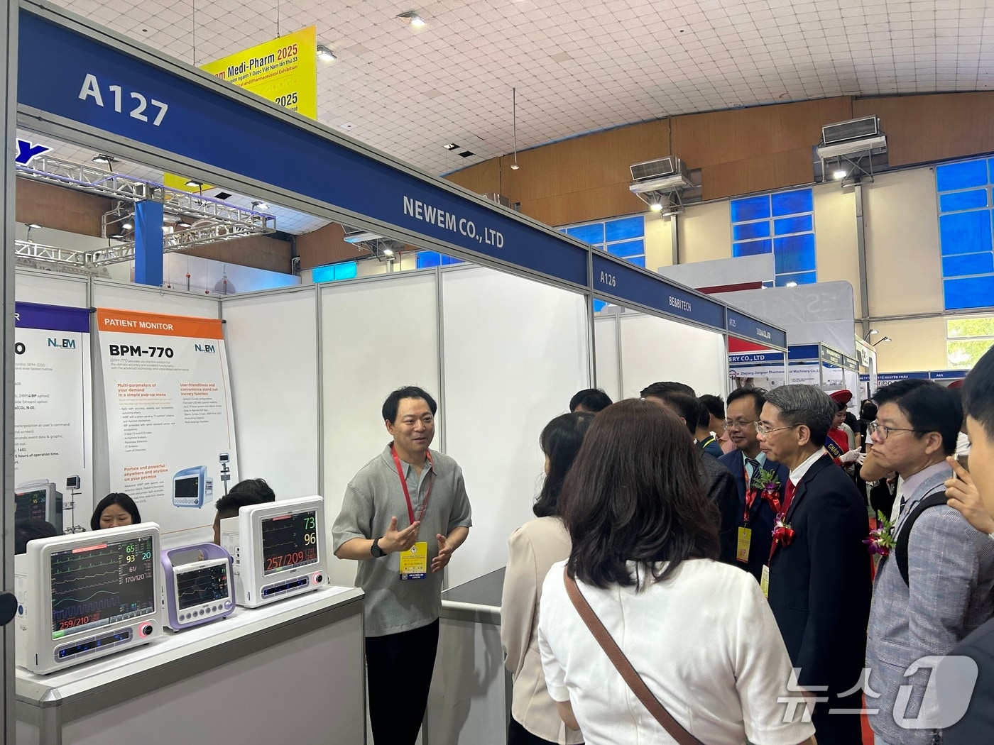 강원 원주의료기기테크노밸리가 지난 8~11일 베트남 하노이에서 열린 국제의료기기전시회 'Medi-Pharm 2025'에서 강원특별자치도, 원주시와 함께 강원공동관을 구성해 운영했다. (원주의료기기테크노밸리 제공. 재판매 및 DB금지) 2025.5.15/뉴스1