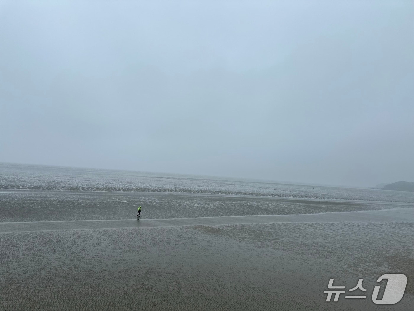 흐리고 비 내리는 인천 무의도 해안가 일대 2025.5.10/뉴스1 ⓒ News1 이상휼 기자