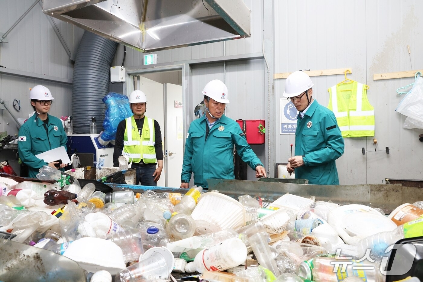 이학수 정읍시장이 14~15일 이틀간, 분야별 민간 전문가, 관계 공무원, 시설 관계자 등과 함께 폐기물처리시설과 내장산케이블카 등 주요 시설 현장을 방문해 안전관리 실태를 특별 점검했다.(정읍시 제공, 재판매 및 DB금지)