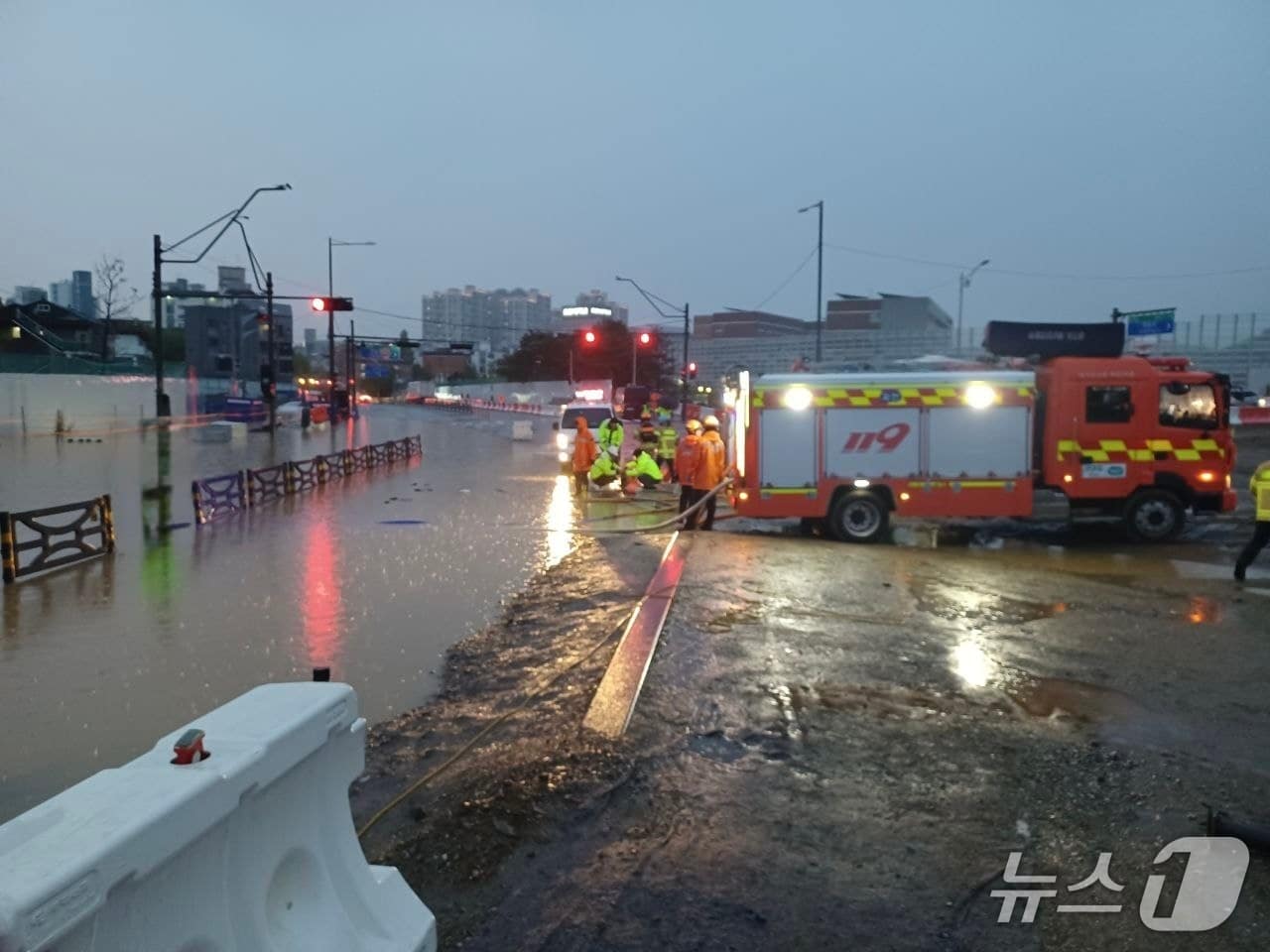 침수현장(경기도소방재난본부 제공.재판매 및 DB금지)