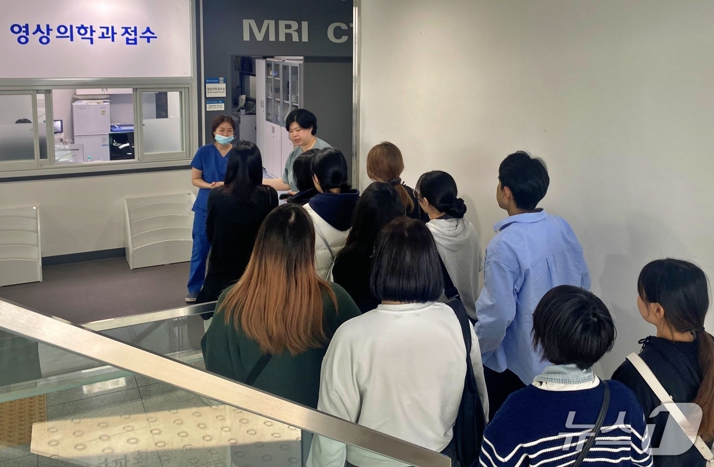 유한대 반려동물보건학과는 7일 서울대동물병원을 견학했다(유한대 제공). ⓒ 뉴스1