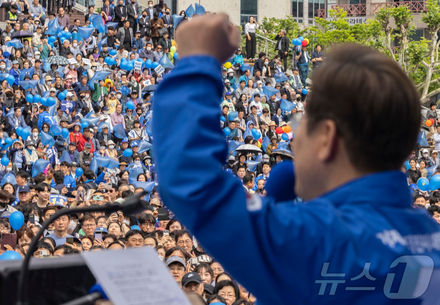 이재명 더불어민주당 대통령 후보가 17일 광주광역시 서구 김대중컨벤션센터 광장에서 열린 집중 유세에서 지지를 호소하는 연설을 하고 있다. &#40;공동취재&#41;2025.5.17/뉴스1 ⓒ News1 이재명 기자