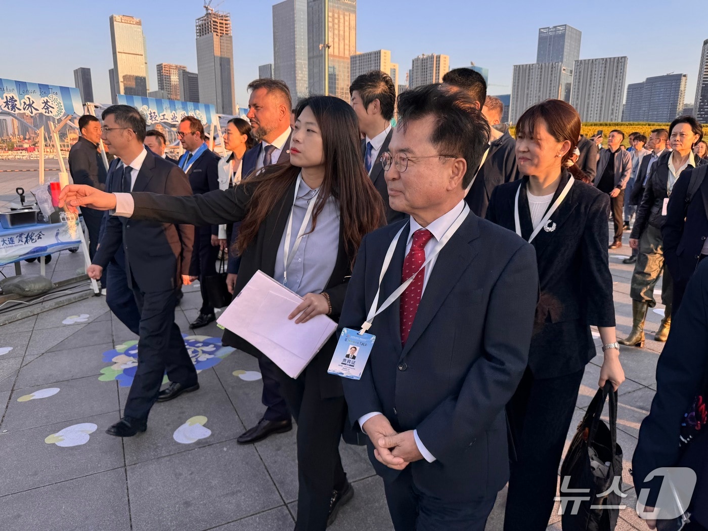 육동한 춘천시장, 중국 다롄에서 열린 제34회 아카시아 축제 개막식 참석.(춘천시 제공, 재판매 및 DB금지)