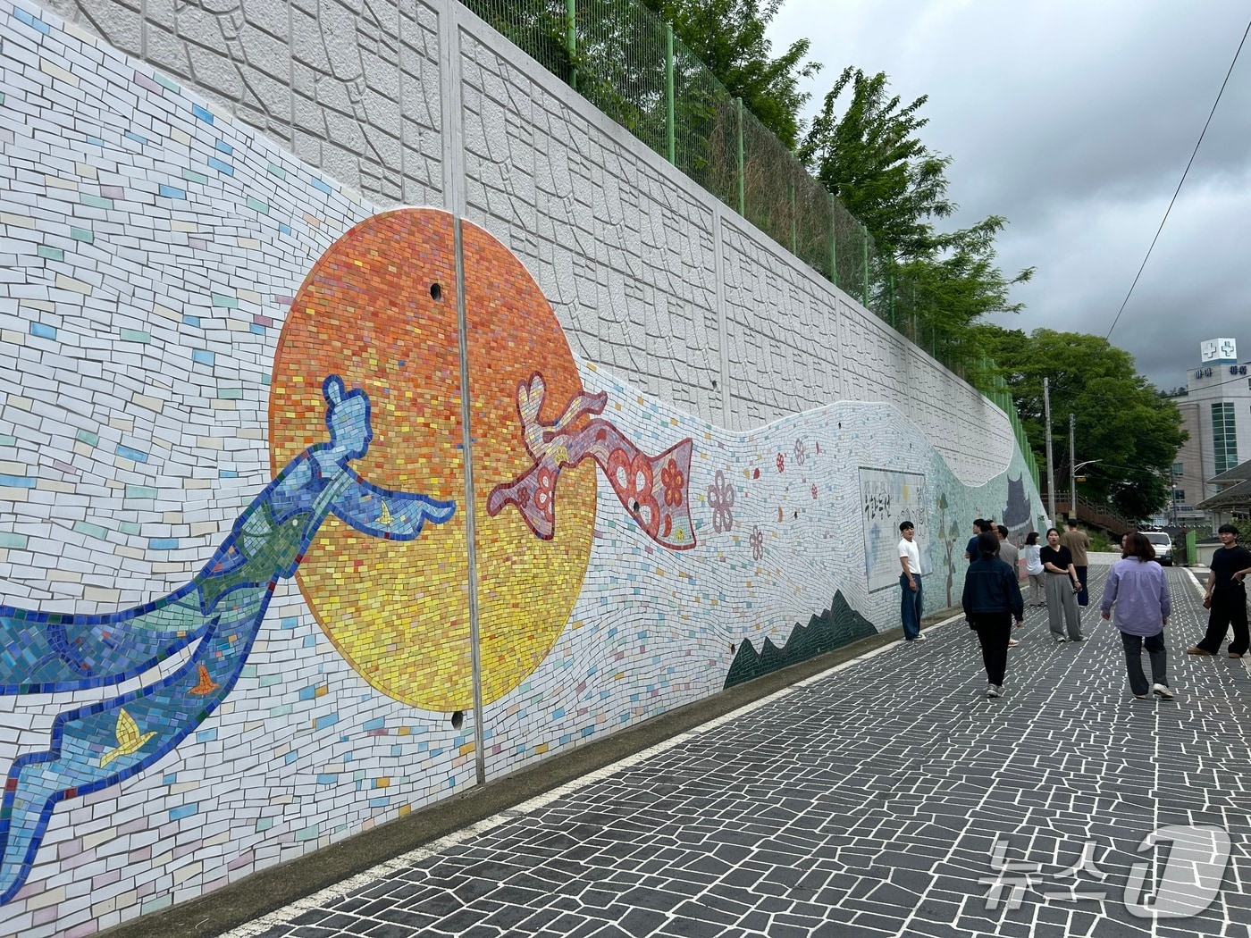 전북 진안군아 읍소재지 우화1동 일원에 추진한 ‘노후주택 밀집 취약구역 생활안전 개선사업’을 준공했다.(진안군제공. 재판매 및 DB금지)2025.5.18/뉴스1