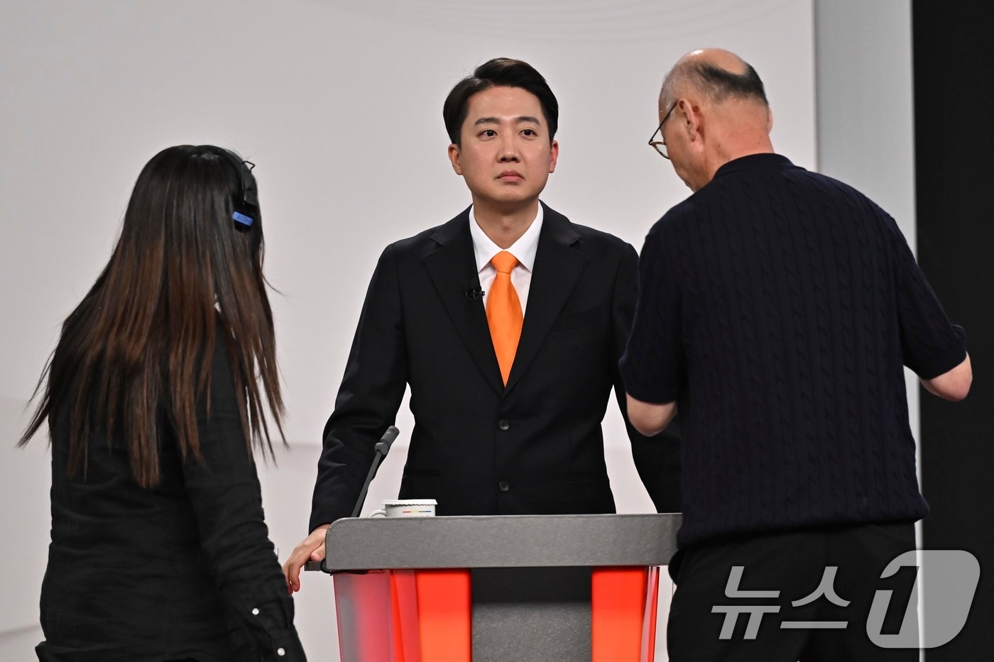 이준석 개혁신당 대통령 후보가 18일 서울 마포구 SBS프리즘타워에서 중앙선거방송토론위원회 주관 제21대 대통령선거 후보자 토론회 준비를 하고 있다. 2025.5.18/뉴스1 ⓒ News1 국회사진취재단