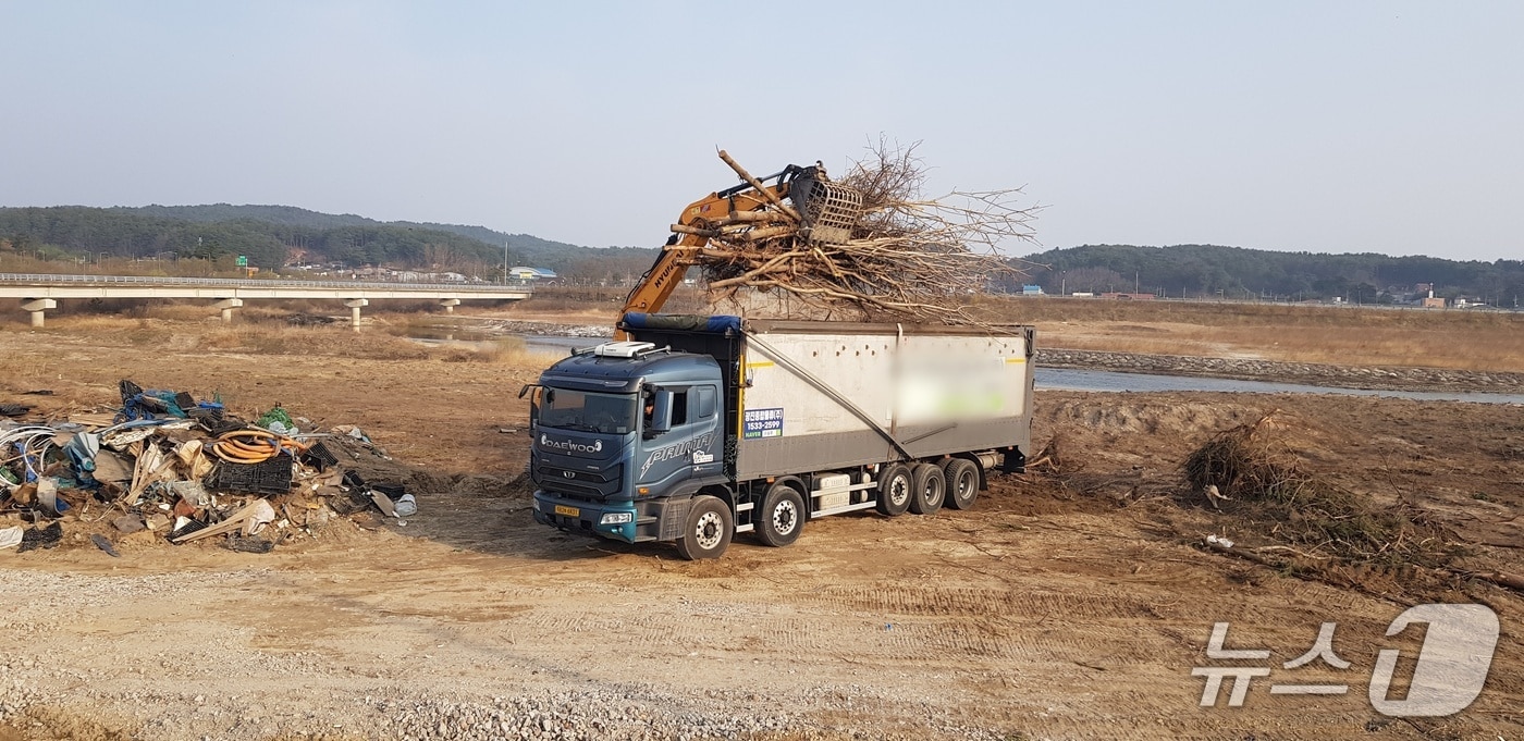 강원 강릉시, 여름철 우기 대비 하천정비 추진.(강릉시 제공, 재판매 및 DB 금지) 2025.5.19/뉴스1