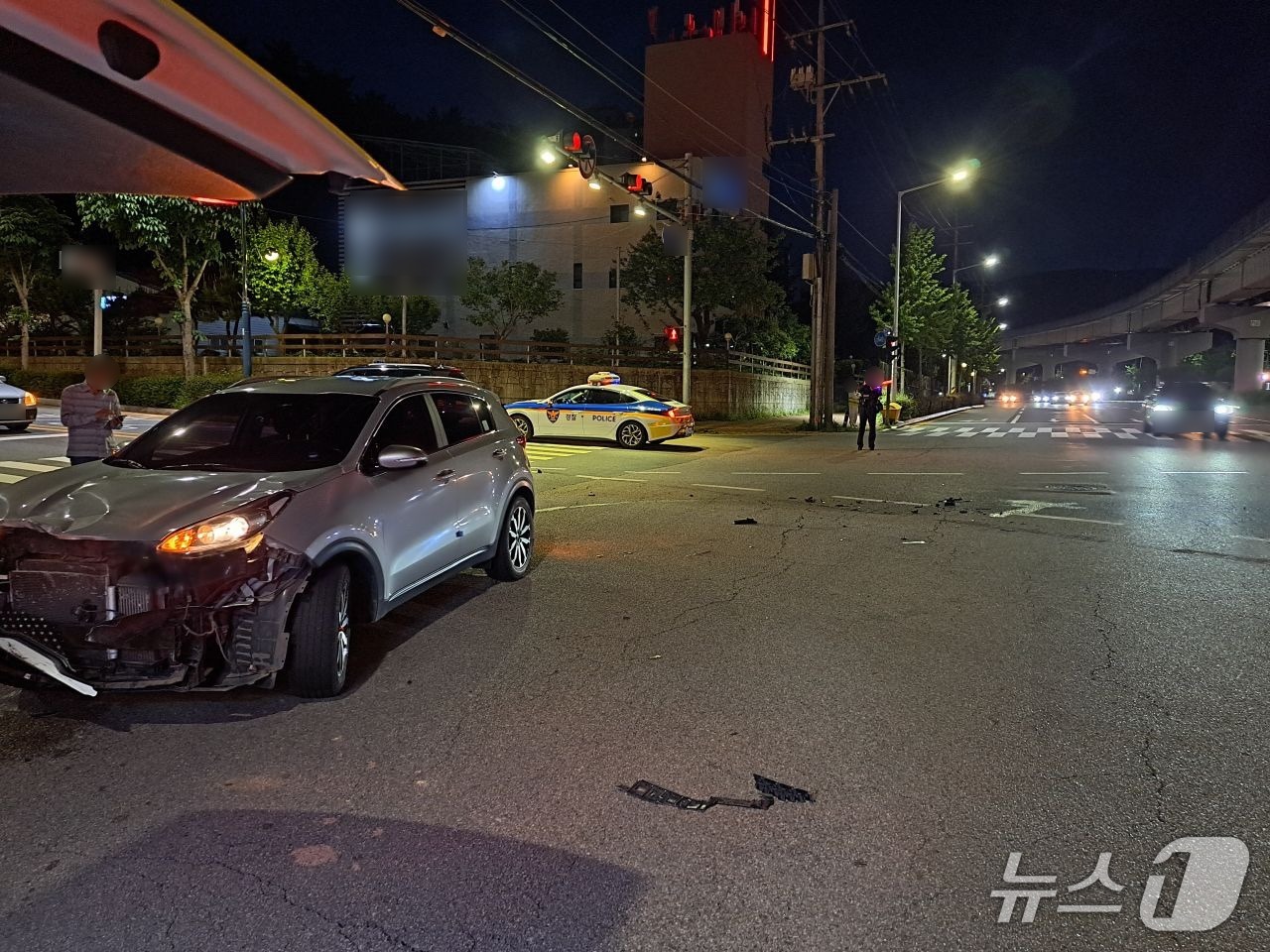 18일 오후 8시 부산 기장군 철마면 사거리 사고 현장.(기장경찰서 제공. 재판매 및 DB 금지)