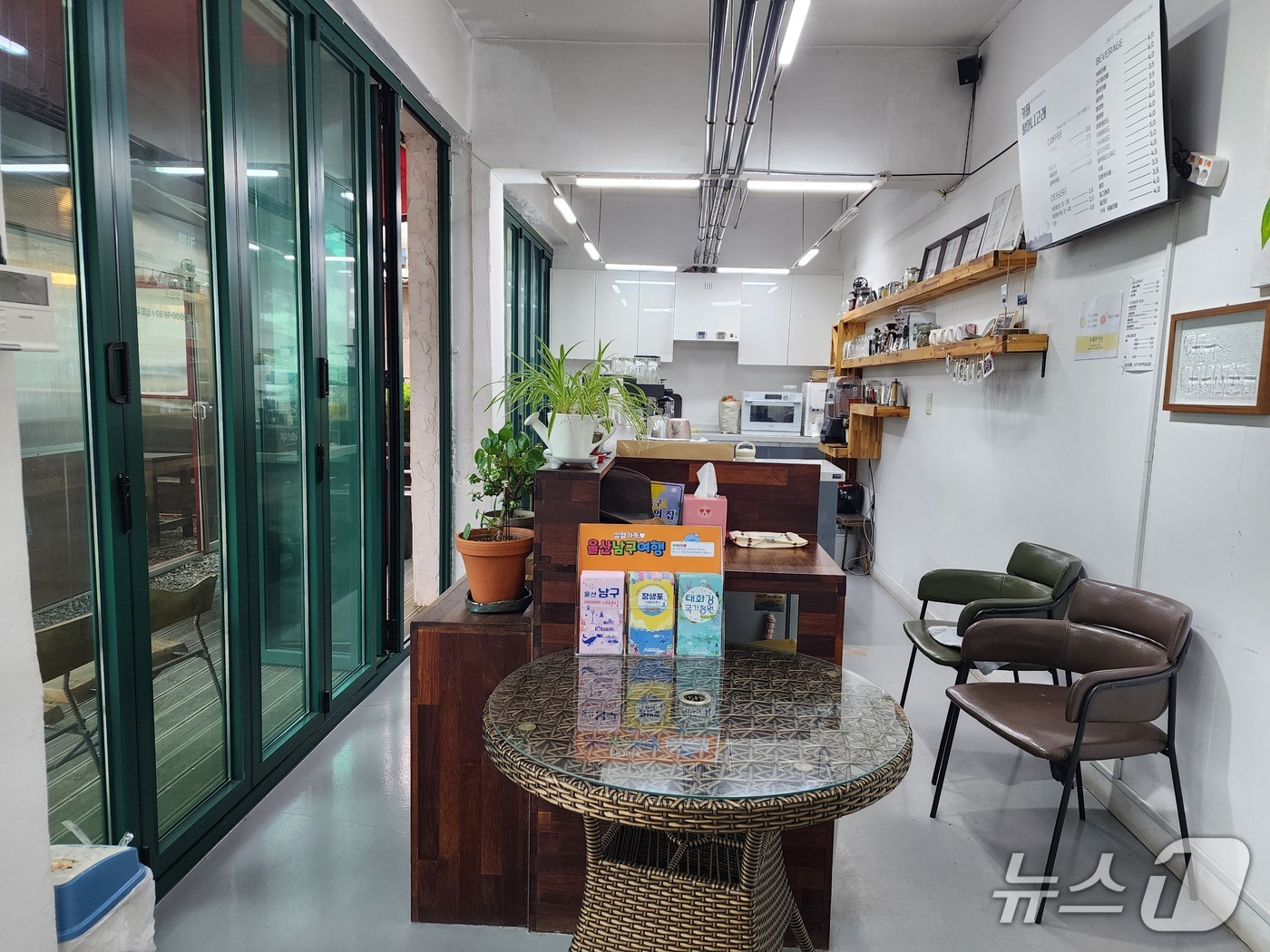 울산 남구가 식당, 카페, 숙박업소 등 지역 상권을 대상으로 관광홍보물을 비치한다고 19일 밝혔다.(울산 남구 제공. 재판매 및 DB 금지) /뉴스1