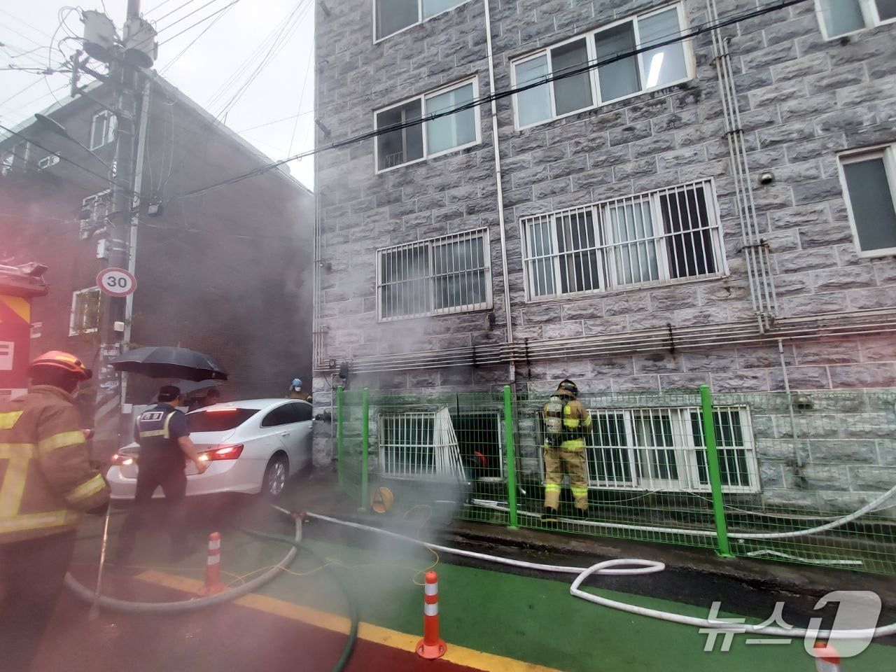  수원 화재 현장(경기도소방재난본부 제공. 재판매 및 DB 금지)/뉴스1